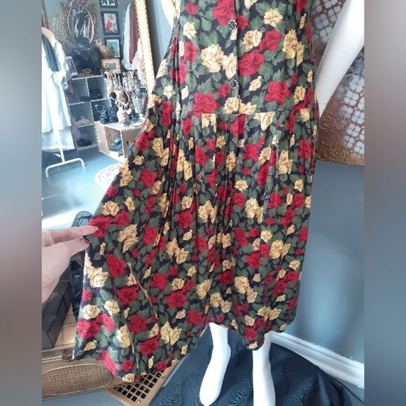 Vintage Dark Floral Button-Down Dress - Picture 11 of 16